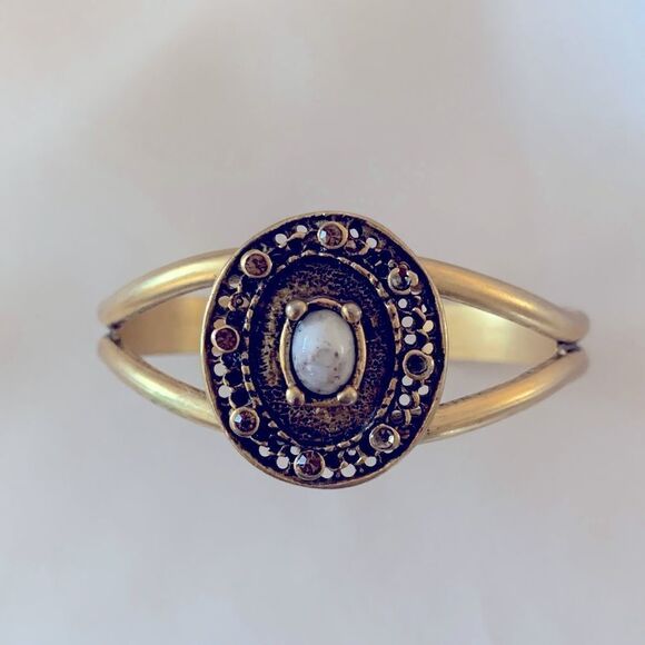 ✨3/$20✨ Gold Tone Stone Cuff Bracelet - Picture 3 of 4